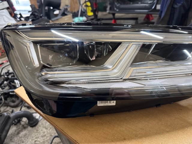 VAG 80A941774B Правая фара в наличии Кривой Рог
