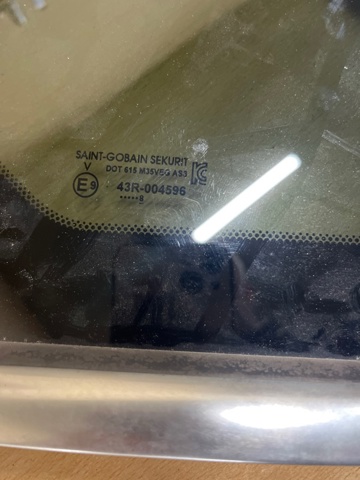 NISSAN 833015NA0A Стекло кузова (багажного отсека) левое в наличии Винница
