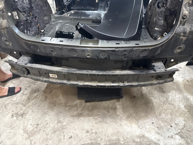 Шина бампера заднего 850305DA0A NISSAN
