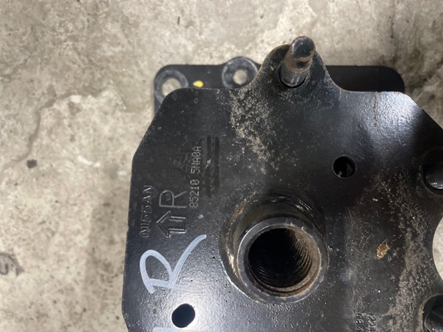 NISSAN 852105NA0A Кронштейн усилителя заднего бампера в наличии Винница