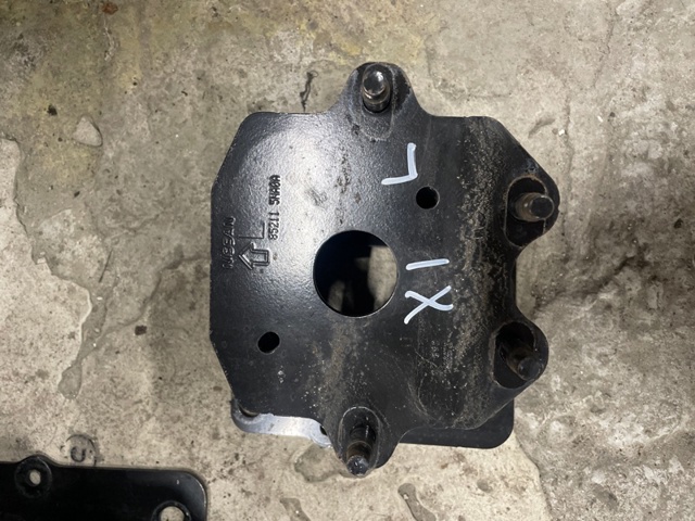 Кронштейн усилителя заднего бампера 852115NA0A NISSAN