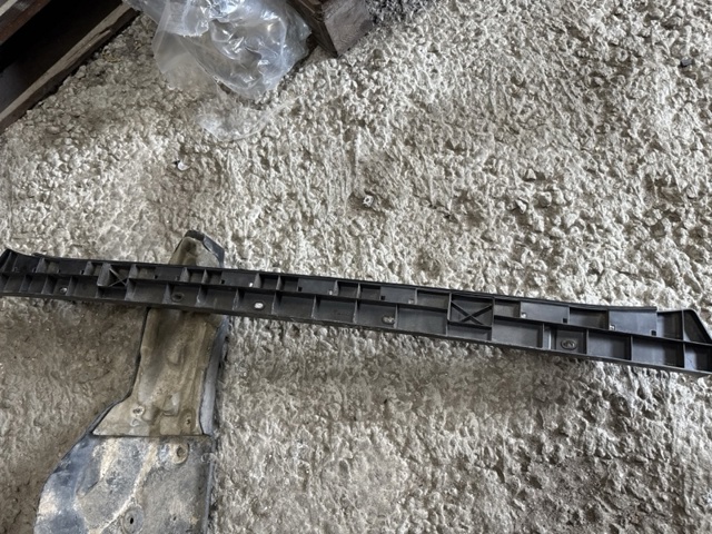 NISSAN 852405DA0A Кронштейн бампера заднего центральный в наличии Полтава