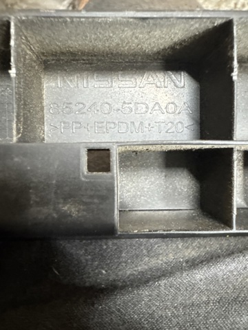 NISSAN 852405DA0A Кронштейн бампера заднего центральный в наличии Чернигов