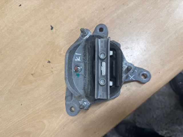 Подушка коробки передач Audi Q5