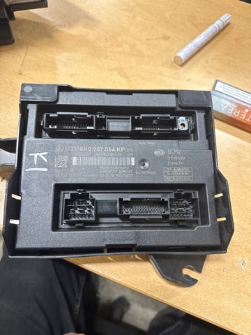 Блок управления систем комфорта 8K0907064KP VAG