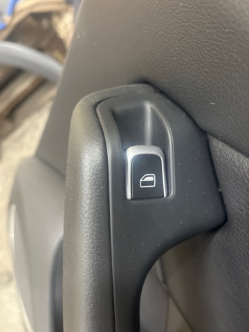 Кнопка стеклоподъемника передняя правая 8K0959855BV10 VAG