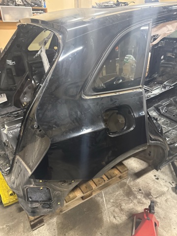 Кузовщина правая 8R0809838 VAG