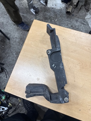 Резинка под капот 8R0823732A VAG