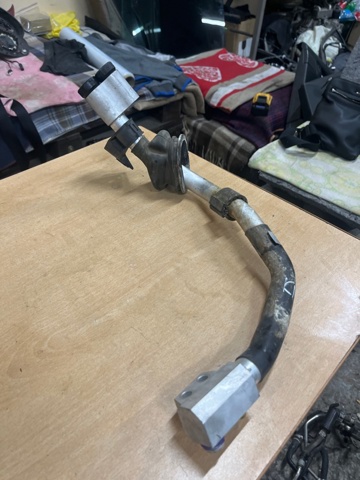 Трубопроводы 8R1260712F VAG