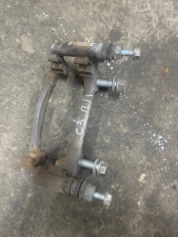 Скоба суппорта переднего 8V0615126A VAG