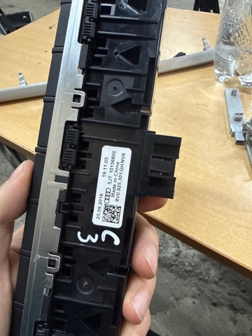 8V0925301GHNV6 VAG Блок кнопок центральной консоли купить в Киев