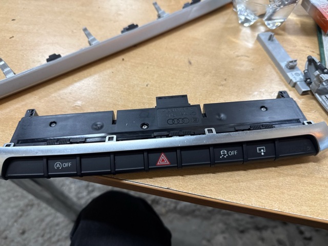 8V0925301GHNV6 VAG Блок кнопок центральной консоли купить в Полтава