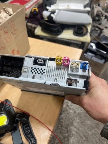 VAG 8V1035654B в наличии Запорожье
