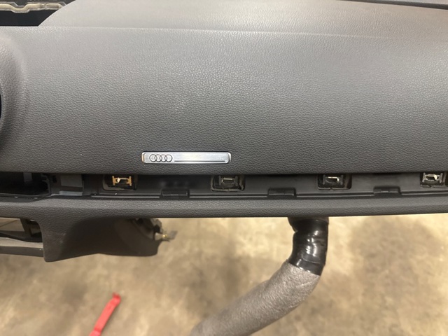 8V1857001L24A VAG Торпедо купить в Чернигов