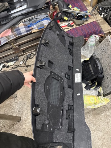 VAG 8V5863411HRY9 Полка салона задняя в наличии Ирпень