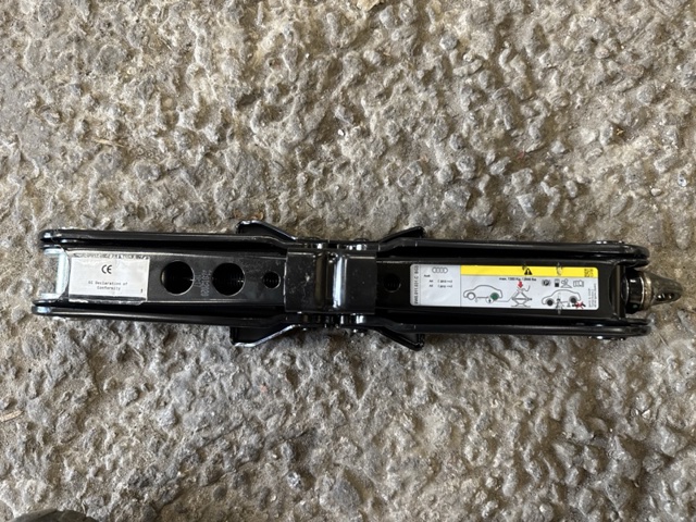 VAG 8W0011031C Домкрат в наличии Запорожье