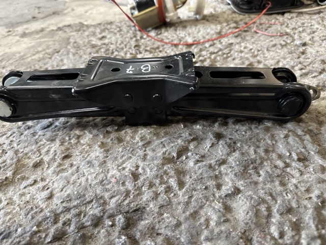 VAG 8W0011031C Домкрат в наличии Кривой Рог