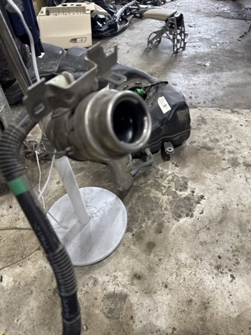 8W0201060DF VAG Бензобак купить в Каменское
