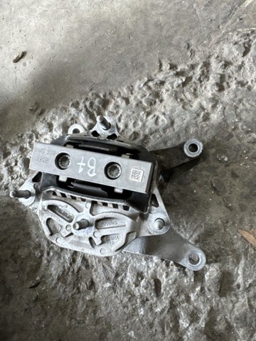 Кронштейн подушки коробки передач 8W0399118C VAG