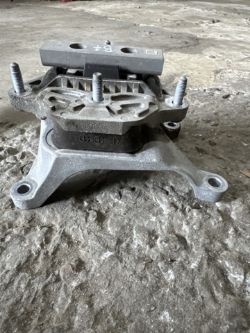 8W0399118C VAG Кронштейн подушки КПП купить в Павлоград