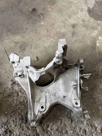 8W0399296E VAG Кронштейн передней балки купить в Каменское