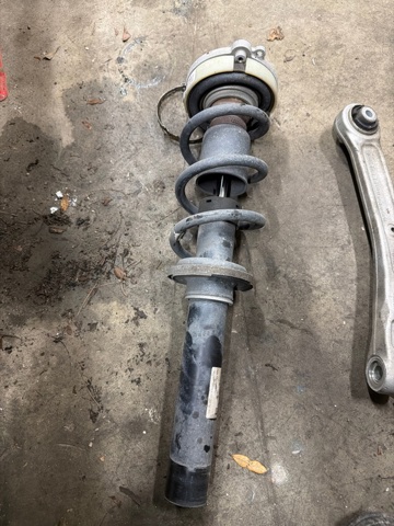 Стойка передняя 8W0413031BA VAG