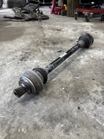 Полуось задняя 8W0501203D VAG