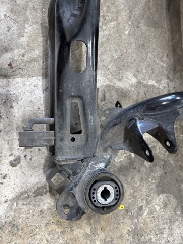 8W0505235AK VAG Подрамник задний купить в Винница