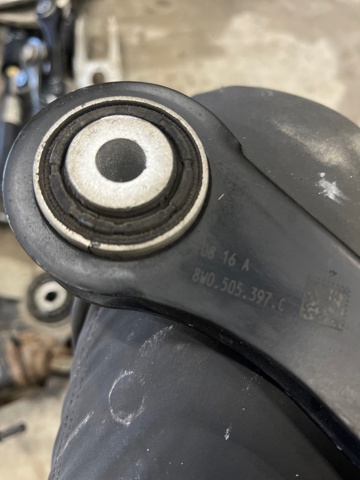 8W0505397C VAG Верхний левый рычаг задней подвески купить в Львов