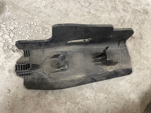 Защита заднего нижнего рычага 8W0505562A VAG