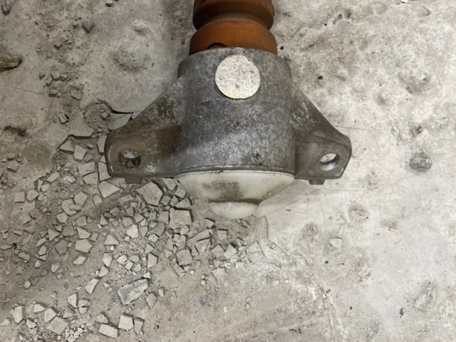 Опора заднего амортизатора 8W0513353 VAG