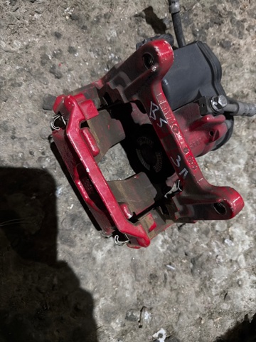 Скоба суппорта заднего 8W0615425HQC8 VAG