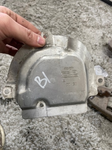 Лючок подкрылка переднего правого 8W0805584A VAG