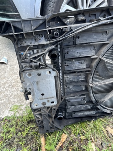 VAG 8W0805594 Рамка радиатора в наличии Павлоград