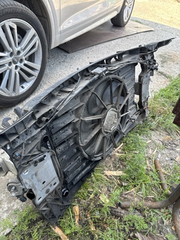 8W0805594 VAG Рамка радиатора купить в Павлоград