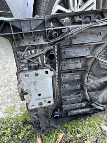 8W0807113 VAG Усилитель бампера переднего купить в Львов