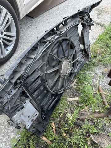 VAG 8W0807113 Усилитель переднего бампера в наличии Чернигов
