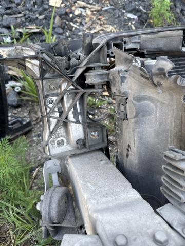 8W0807113 VAG Усилитель переднего бампера купить в Павлоград