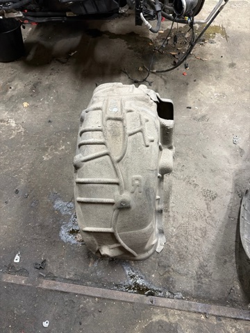 Подкрылок задний правый 8W0810172F VAG