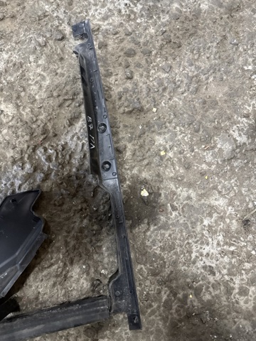VAG 8W0820581C Заглушка жабо боковая в наличии Полтава