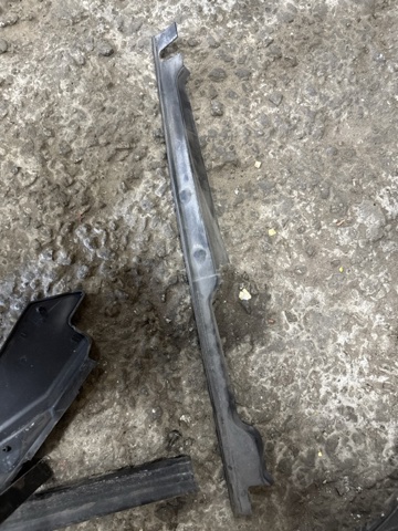 Заглушка жабо боковая 8W0820581C VAG
