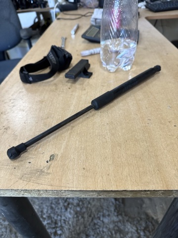 Стойка капота 8W0823359B VAG