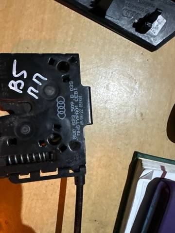 8W0823509B VAG Замок капота купить в Чернигов