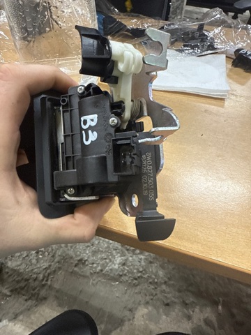 8W0827503 Замок багажника купить Павлоград