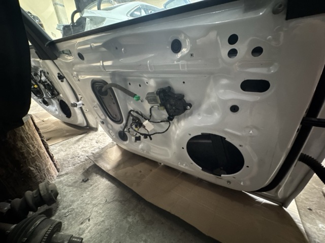 VAG 8W0831051C Дверь передняя левая в наличии Сумы