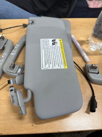 8W0857552AMEA7 Солнцезащитный козырек купить Украина
