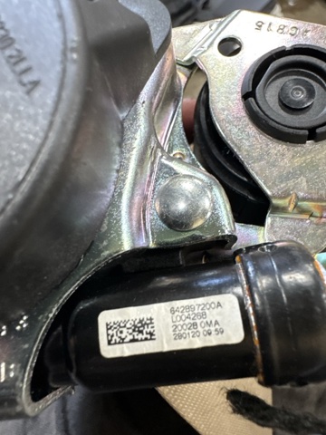 8W0857706PJXE Ремень безопасности передний правый купить Украина
