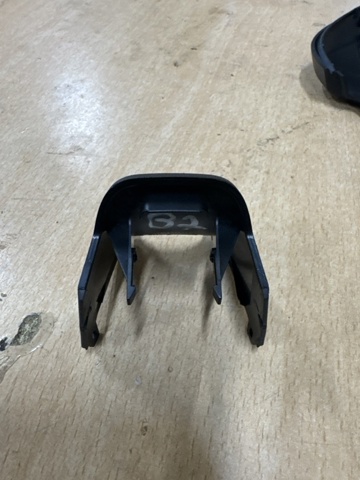 8W08589374PK Накладка (крышка) кронштейна зеркала салона купить Одесса
