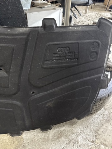 8W0863825B VAG Шумоизоляция капота купить в Николаев