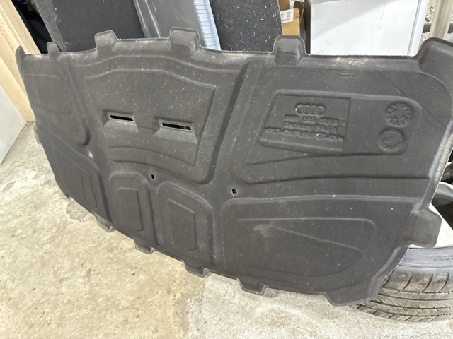 Обивка передка 8W0863825B VAG